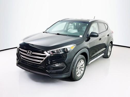 Black Noir Pearl 2017 Hyundai TUCSON SE