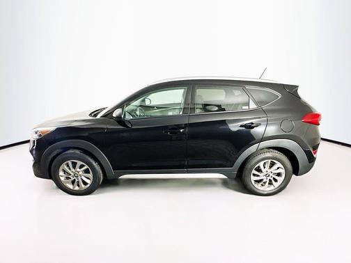 Black Noir Pearl 2017 Hyundai TUCSON SE