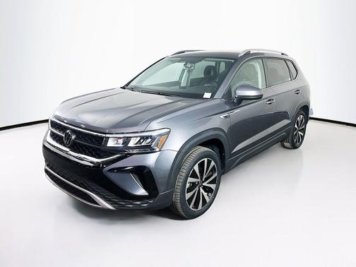 Platinum Gray Metallic 2022 Volkswagen Taos 1.5T SE