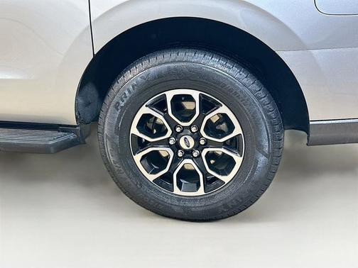 ICONIC SILVER METALLIC 2024 Ford Expedition XLT