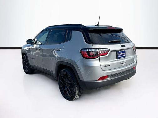 Billet Silver Metallic Clearcoat 2022 Jeep Compass LATITUDE