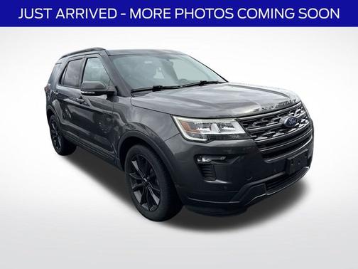 MAGNETIC METALLIC 2018 Ford Explorer XLT