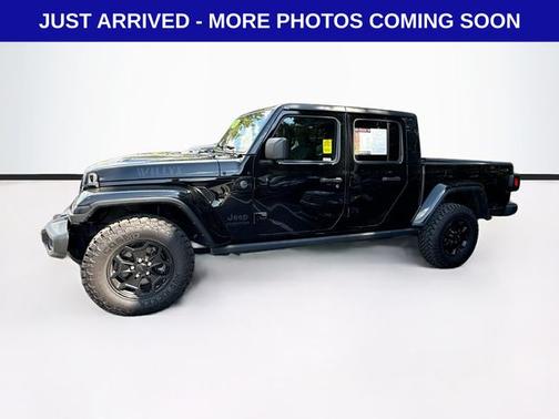 Black Clearcoat 2022 Jeep Gladiator SPORT