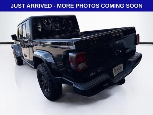 Black Clearcoat 2022 Jeep Gladiator SPORT