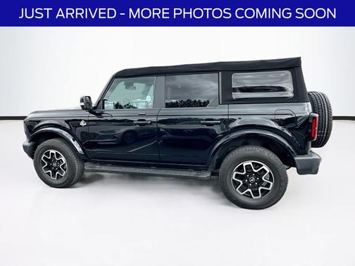 SHADOW BLACK 2022 Ford Bronco OUTER BANKS