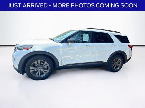 STAR WHITE MET TRI-COAT 2023 Ford Explorer XLT