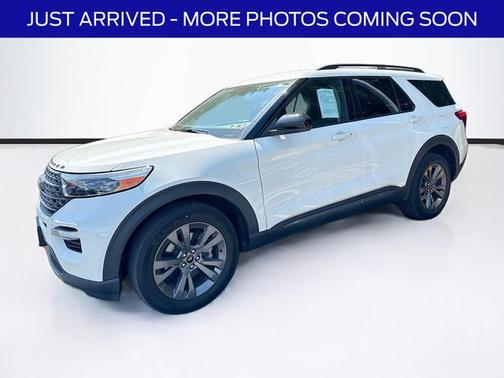STAR WHITE MET TRI-COAT 2023 Ford Explorer XLT