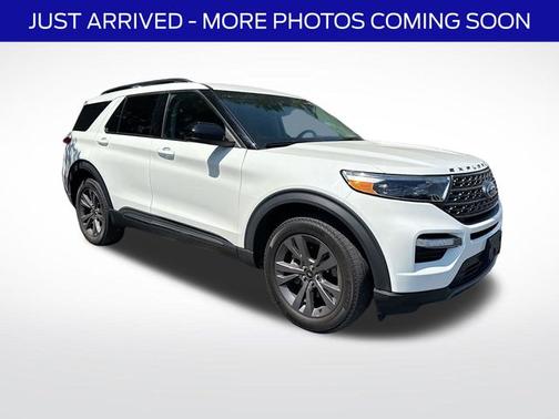 STAR WHITE MET TRI-COAT 2023 Ford Explorer XLT