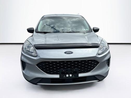 ICONIC SILVER 2022 Ford Escape SE