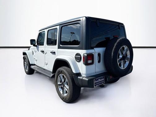 Bright White Clearcoat 2022 Jeep Wrangler Unlimited SAHARA