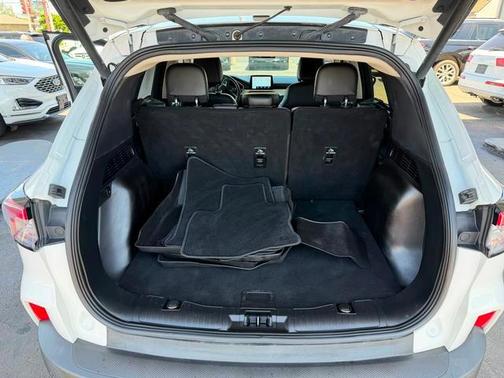 Oxford White 2020 Ford Escape SEL