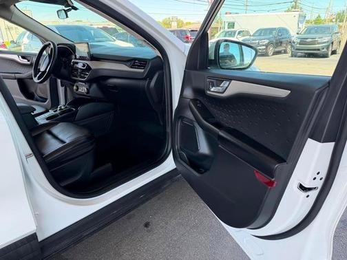 Oxford White 2020 Ford Escape SEL