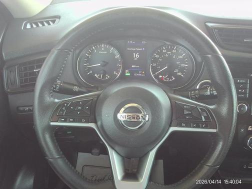 White 2018 Nissan Rogue SV