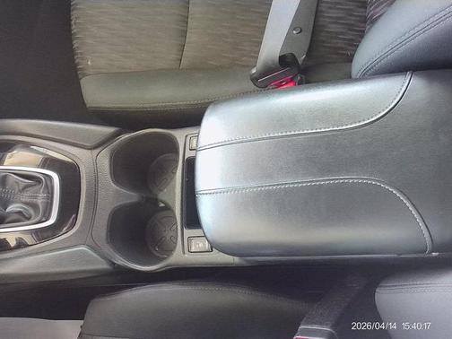 White 2018 Nissan Rogue SV