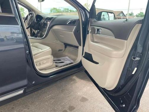 Metallic 2013 Lincoln MKX Base