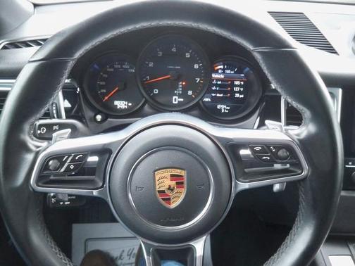 2018 Porsche Macan Base (PDK)