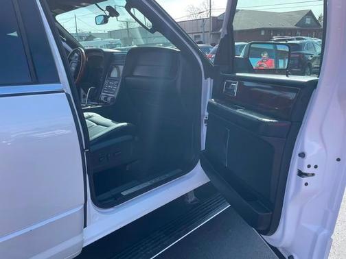 2016 Lincoln Navigator Select