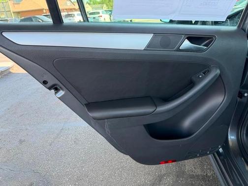 Platinum Gray Metallic 2014 Volkswagen Jetta Auto SE PZEV