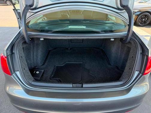 Platinum Gray Metallic 2014 Volkswagen Jetta Auto SE PZEV