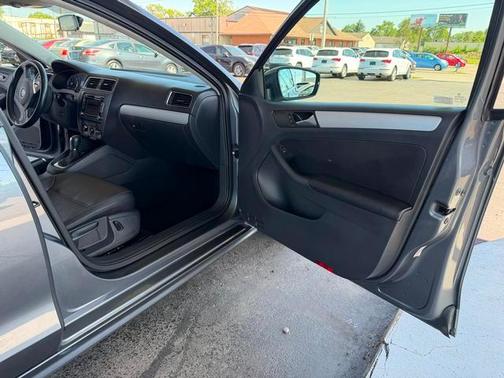 Platinum Gray Metallic 2014 Volkswagen Jetta Auto SE PZEV