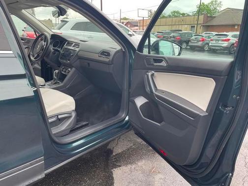 Dark Moss Green Metallic 2019 Volkswagen Tiguan 2.0T SE