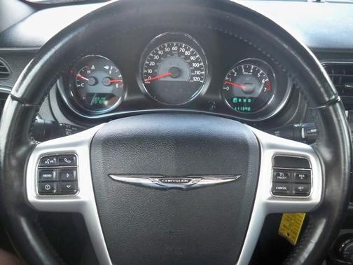 2013 Chrysler 200 Touring