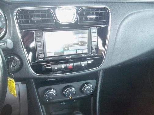 2013 Chrysler 200 Touring