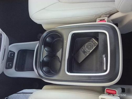 Luxury White Pearlcoat 2021 Chrysler Pacifica Touring-L
