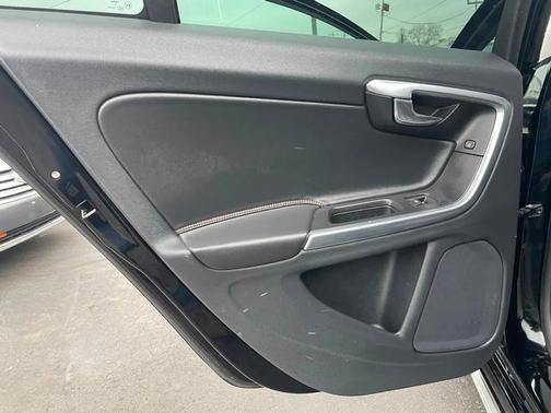 2016 Volvo V60 Cross Country T5