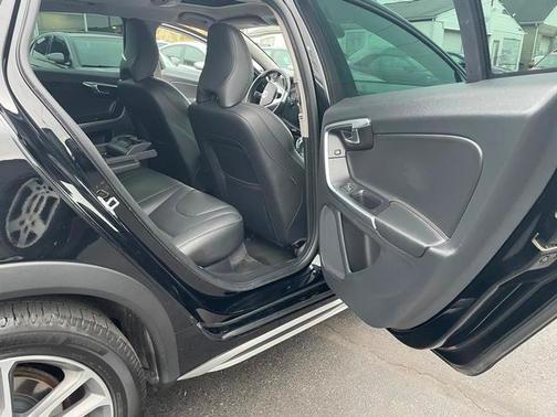 2016 Volvo V60 Cross Country T5