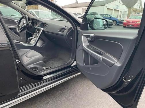 2016 Volvo V60 Cross Country T5