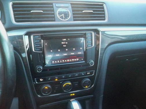 2017 Volkswagen Passat 1.8T SE