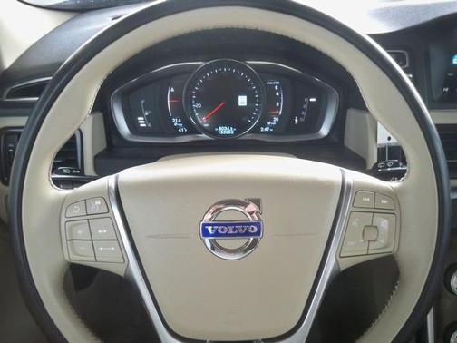 2016 Volvo XC70 T5 Platinum