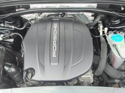 Black 2018 Porsche Macan