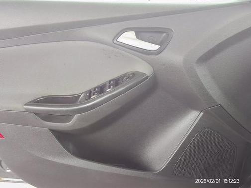 Ingot Silver Metallic 2013 Ford Focus SE