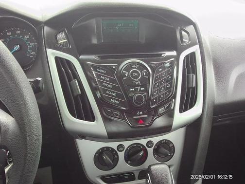 Ingot Silver Metallic 2013 Ford Focus SE