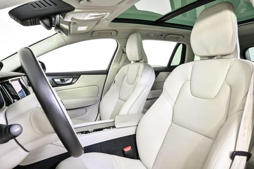 2025 Volvo V60 Cross Country Plus, B5 AWD Gas (mild hybrid)