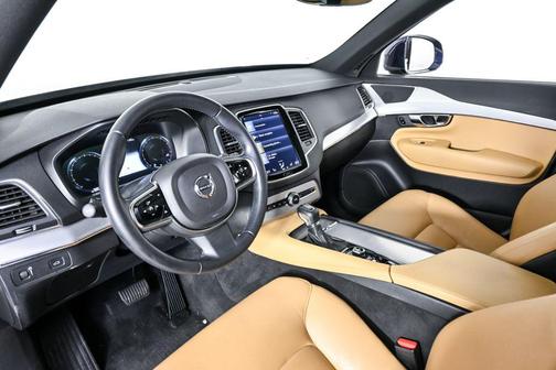 2017 Volvo XC90 T6 Momentum