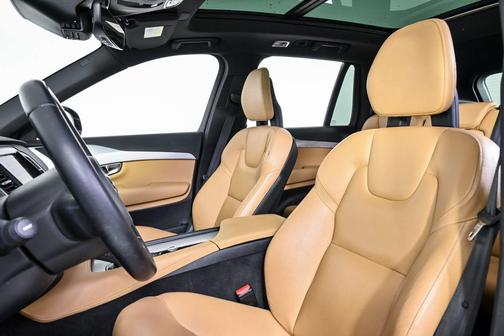 2017 Volvo XC90 T6 Momentum