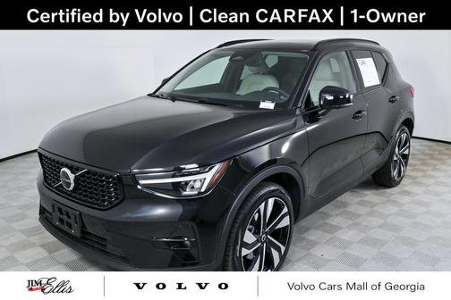 2024 Volvo XC40 B5 Plus Dark Theme