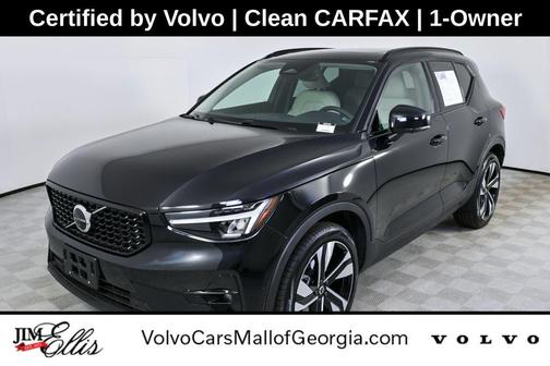 2024 Volvo XC40 B5 Plus Dark Theme
