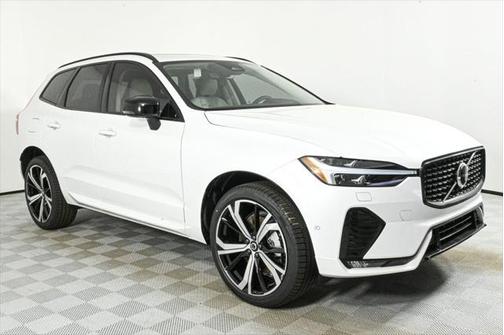 2025 Volvo XC60 B5 Ultra