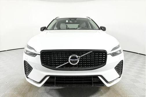 2025 Volvo XC60 B5 Ultra