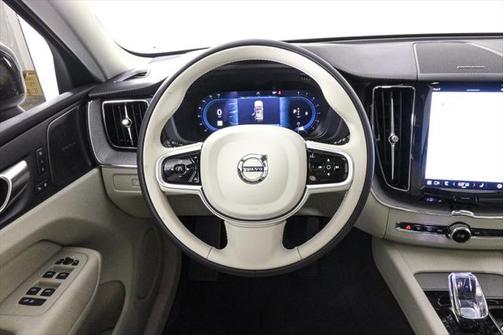 2025 Volvo XC60 B5 Ultra