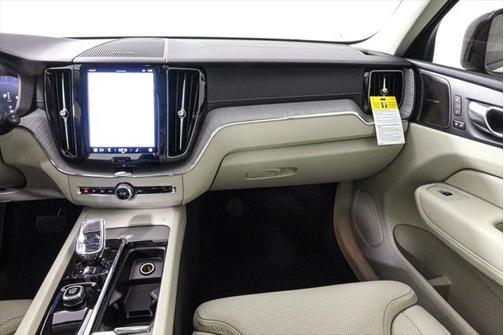 2025 Volvo XC60 B5 Ultra