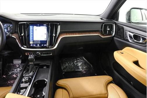 2022 Volvo V60 Cross Country T5