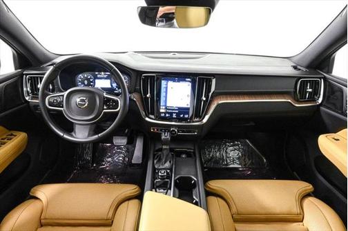 2022 Volvo V60 Cross Country T5