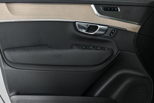 2026 Volvo XC90 B5 Core