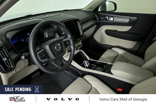 2024 Volvo XC40 B5 Ultimate Bright Theme