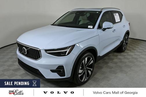 2024 Volvo XC40 B5 Ultimate Bright Theme